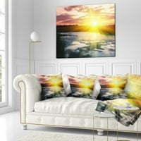Designart svijetlo žuti Izlazak sunca iznad jastuka za bacanje jezera - mora - 16x16